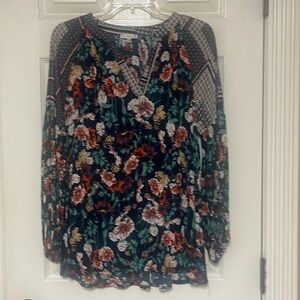 Jodifl size small blouse. Navy blue with flowers. Great condition!